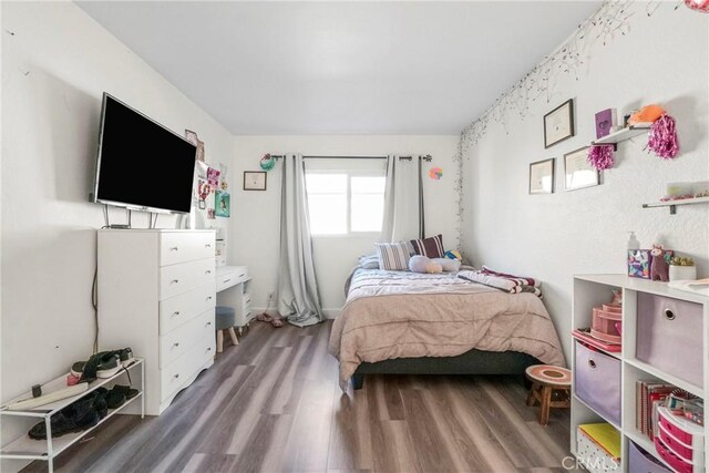 9414 Moonbeam Ave Unit 18, Panorama City, CA 91402 - bedroom with wood finished floors