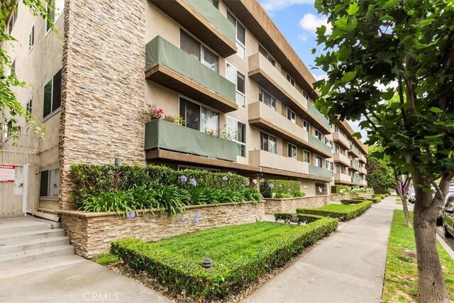 525 N Sycamore Unit 320, Los Angeles, CA 90036 - view of apartment building / complex