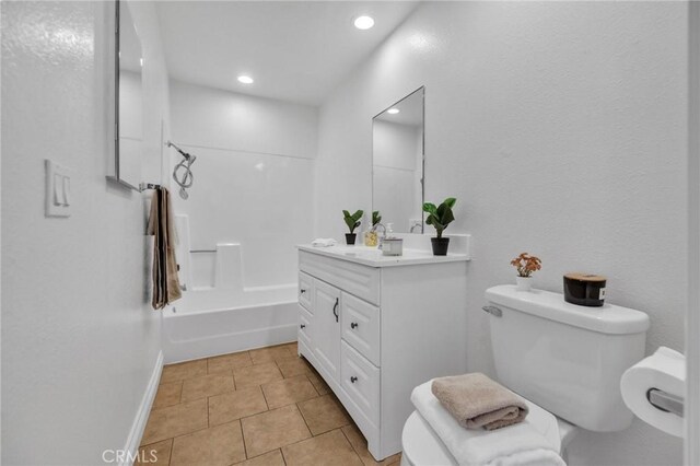 5905 Rosemead Blvd Unit 16, Pico Rivera, CA 90660 - full bath featuring toilet, vanity, tile patterned floors, washtub / shower combination, and recessed lighting