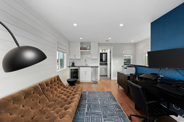 867 Wilbur Ave, San Diego, CA 92109 - living room featuring beverage cooler, light wood finished floors, a desk, and recessed lighting