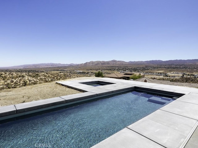 6197 Mandarin Rd, Yucca Valley, CA 92284 - outdoor pool with a mountain view and an in-ground hot tub