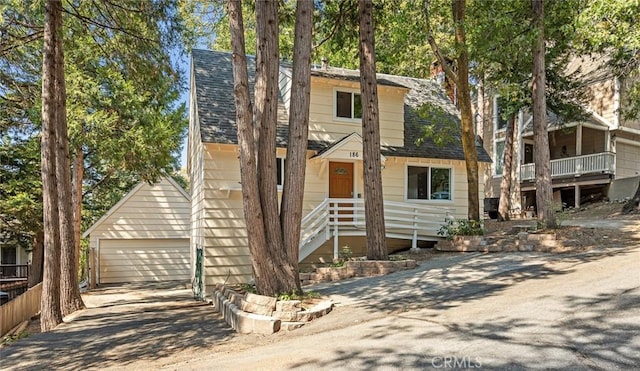 186 Hemlock Dr, Lake Arrowhead, CA 92352 - view of front facade with a garage, driveway, and a shingled roof