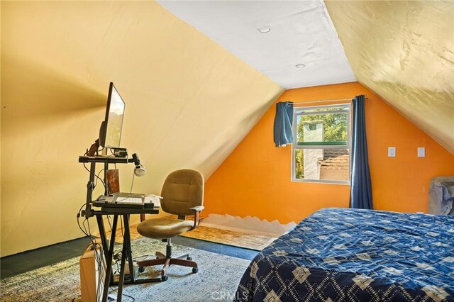 186 Hemlock Dr, Lake Arrowhead, CA 92352 - bedroom with vaulted ceiling