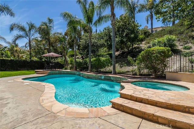 25815 Forsythe Way, Stevenson Ranch, CA 91381 - view of swimming pool featuring an in-ground hot tub, a fenced backyard, and a patio