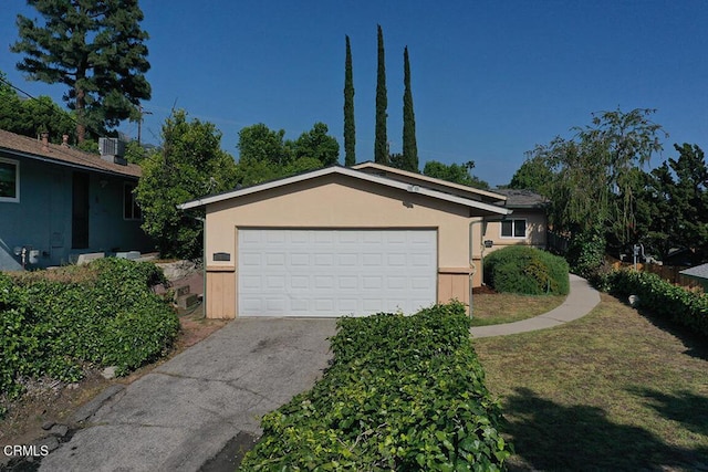 5020 Carolyn Way, Glendale, CA 91214 - view of front facade featuring stucco siding and a garage