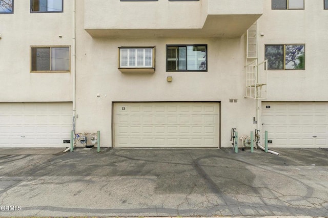 18751 Hatteras St Unit 13, Tarzana, CA 91356 - view of front facade featuring stucco siding and an attached garage