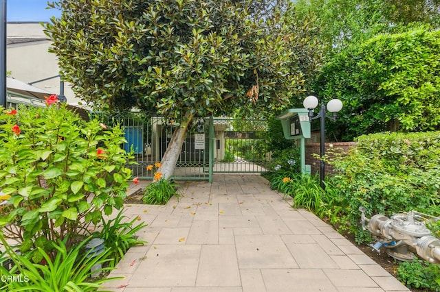 18751 Hatteras St Unit 13, Tarzana, CA 91356 - view of gate
