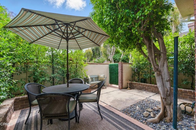 18751 Hatteras St Unit 13, Tarzana, CA 91356 - fenced backyard featuring a patio and outdoor dining space