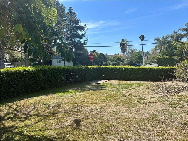 14655 Morrison St, Sherman Oaks, CA 91403 - view of yard