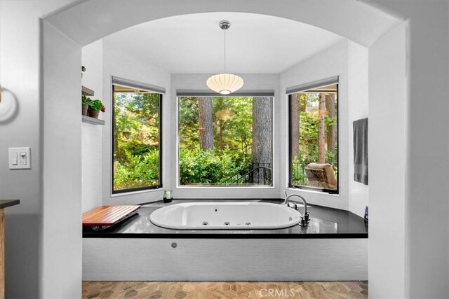 27833 Hamiltair Dr, Lake Arrowhead, CA 92352 - full bath featuring a whirlpool tub