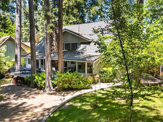 27833 Hamiltair Dr, Lake Arrowhead, CA 92352 - rear view of property featuring a lawn
