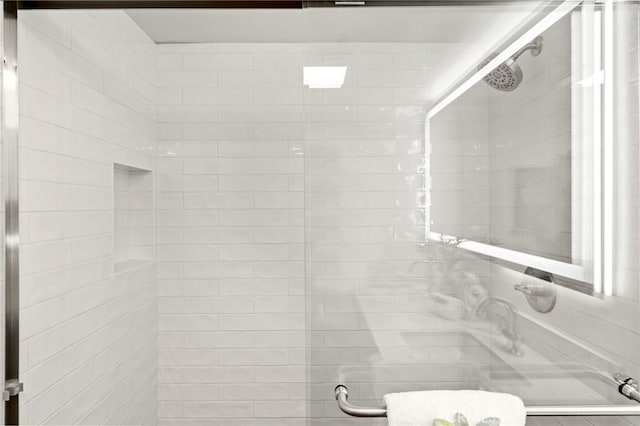 2900 S Greenville S Unit H, Santa Ana, CA 92704 - bathroom with a tile shower