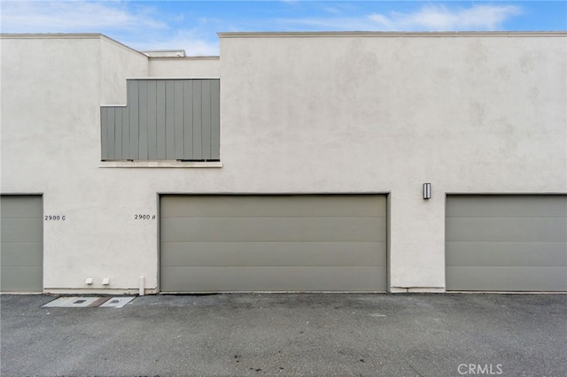 2900 S Greenville S Unit H, Santa Ana, CA 92704 - view of front of house featuring stucco siding and a garage