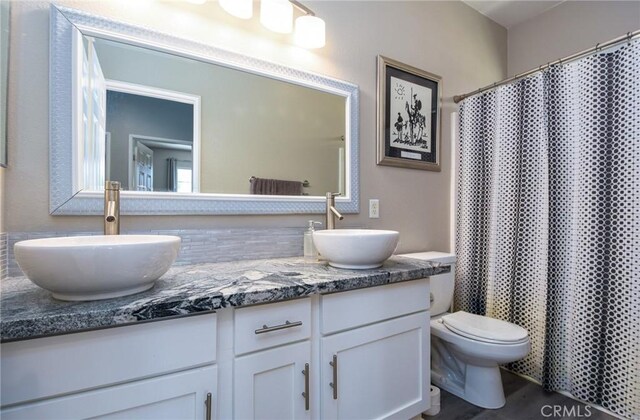 38919 Hickory Hill Ct, Murrieta, CA 92563 - bathroom featuring double vanity, backsplash, and curtained shower