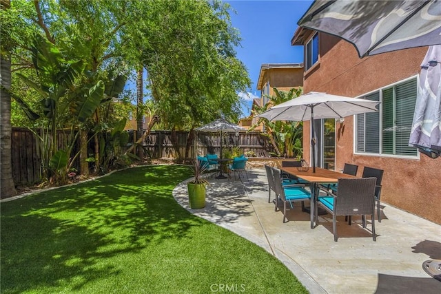 38919 Hickory Hill Ct, Murrieta, CA 92563 - fenced backyard featuring outdoor dining space and a patio
