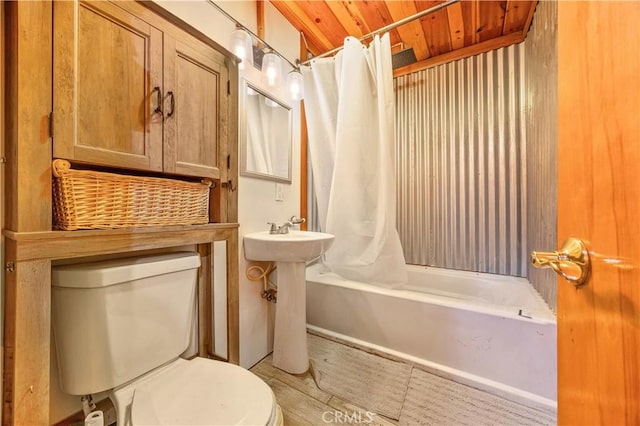 56225 Moonstone Ln, Yucca Valley, CA 92284 - bathroom with toilet, shower / tub combo, and wood ceiling