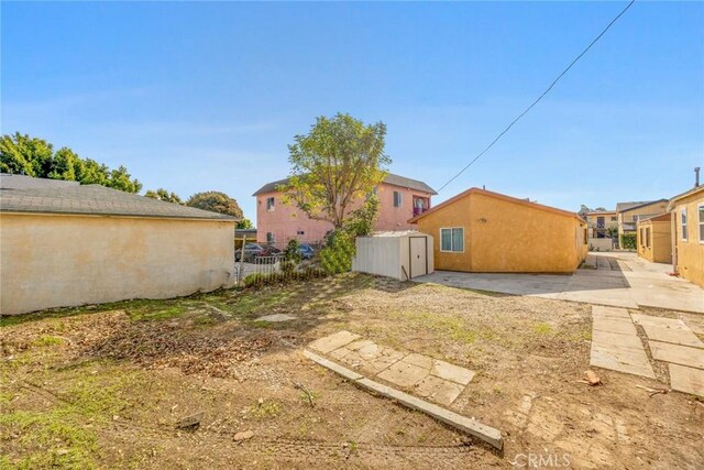 11100 S Normandie Ave, Los Angeles, CA 90044 - view of yard with a patio