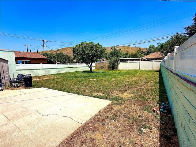 858 Bussey St, San Bernardino, CA 92405 - view of yard featuring a patio
