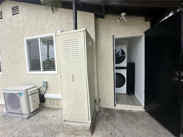 3720 S St Andrews Pl, Los Angeles, CA 90018 - doorway to property with stucco siding and stacked washing machine and dryer
