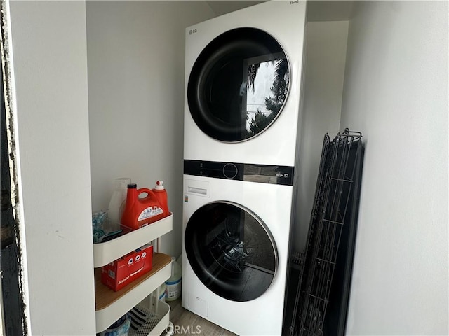 3720 S St Andrews Pl, Los Angeles, CA 90018 - washroom featuring stacked washer / drying machine and wood finished floors