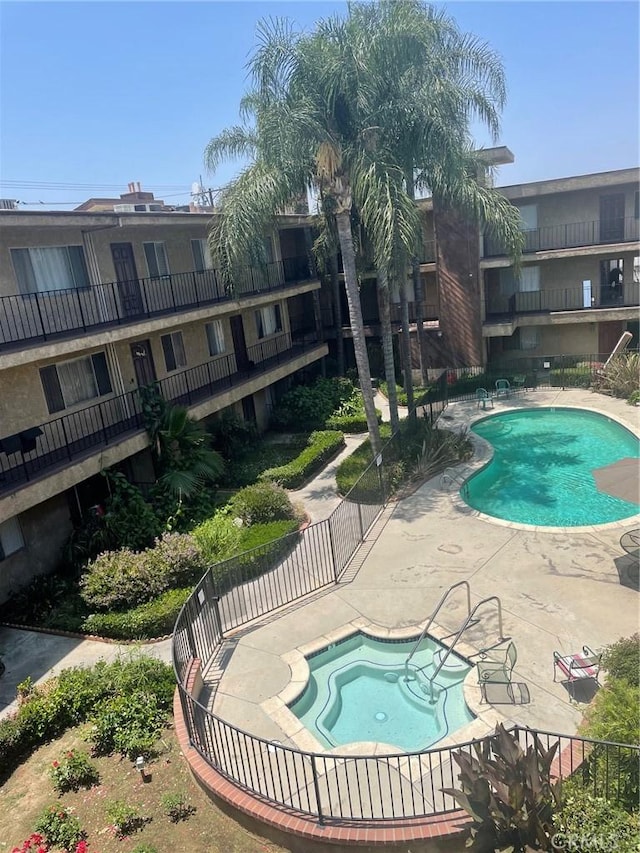 8505 Columbus Ave Unit 316, North Hills, CA 91343 - community pool featuring a hot tub and a patio area