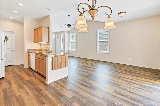730 Zaphiro Ct, San Jacinto, CA 92583 - kitchen featuring a sink, ceiling fan, dishwasher, dark wood-type flooring, and baseboards