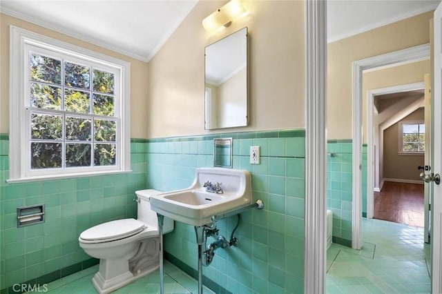 15454 Sutton St, Sherman Oaks, CA 91403 - bathroom with tile walls, tile patterned flooring, toilet, crown molding, and healthy amount of natural light