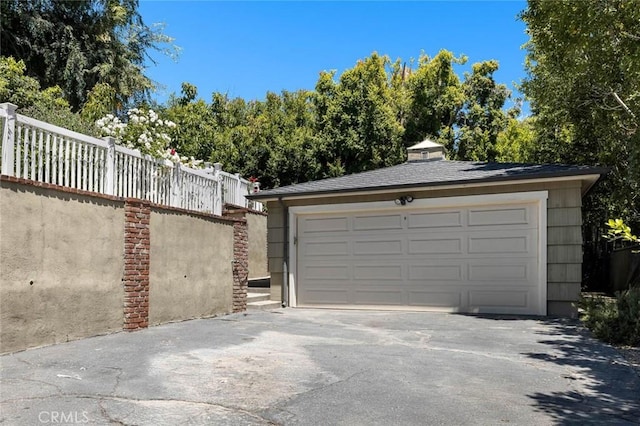 15454 Sutton St, Sherman Oaks, CA 91403 - view of detached garage