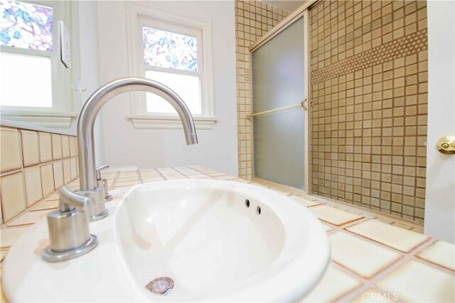 10425 Hillview Ave, Chatsworth, CA 91311 - bathroom view of a sink