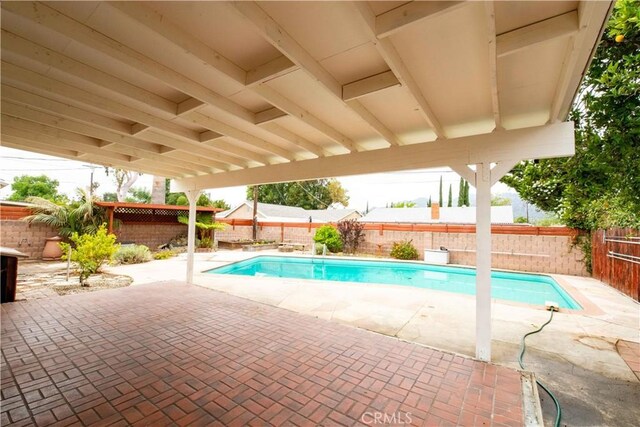 10425 Hillview Ave, Chatsworth, CA 91311 - view of pool featuring a fenced backyard and a patio
