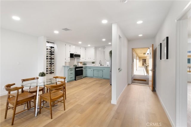 3695 Linden Ave Unit 10C, Long Beach, CA 90807 - dining space featuring light wood-style flooring, recessed lighting, and baseboards