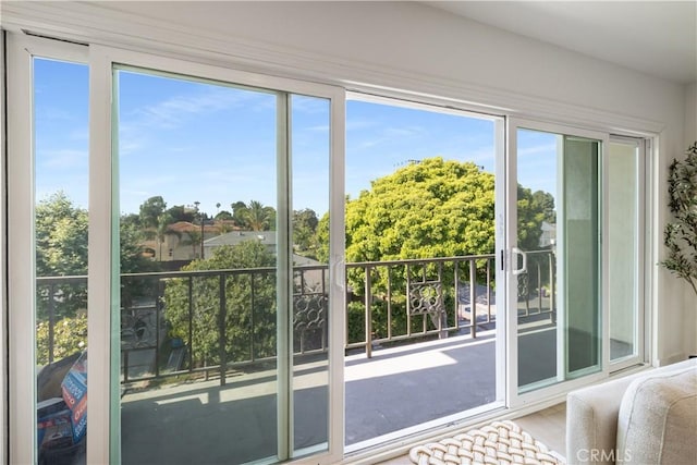 3695 Linden Ave Unit 10C, Long Beach, CA 90807 - entryway with plenty of natural light