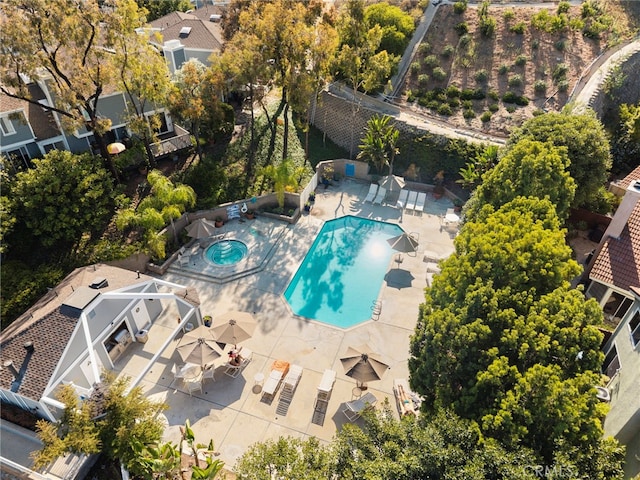 511 San Nicholas Ct, Laguna Beach, CA 92651 - drone / aerial view of a pool area