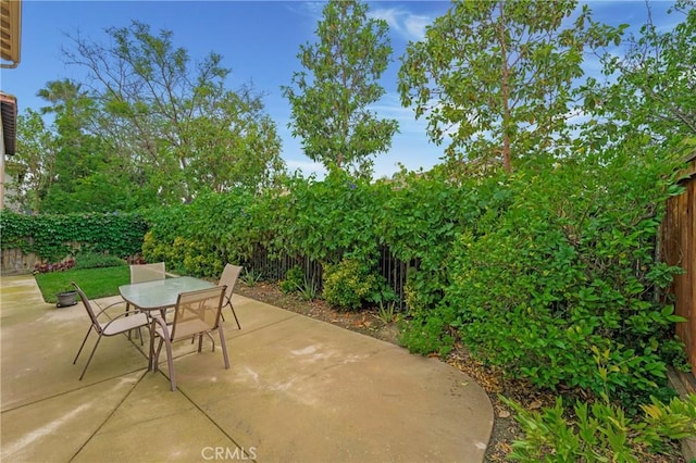 13 Arborside Way, Mission Viejo, CA 92692 - fenced backyard featuring outdoor dining area and a patio area