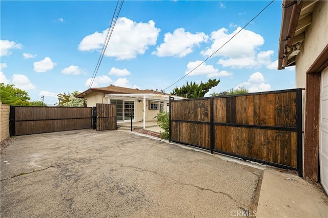 934 W Bonnie Brae Ct, Ontario, CA 91762 - exterior space with a gate