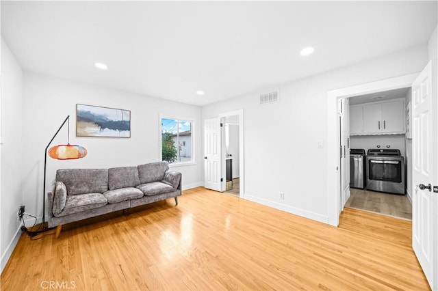 934 W Bonnie Brae Ct, Ontario, CA 91762 - living area with light wood finished floors, independent washer and dryer, baseboards, and recessed lighting