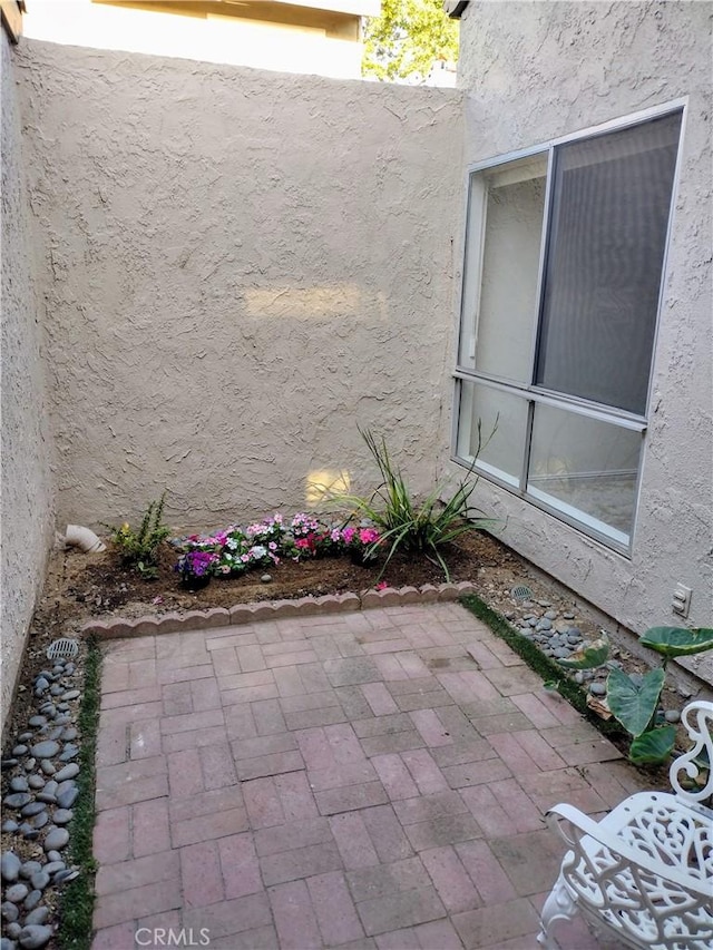 2811 Lancewood Ct, Fullerton, CA 92835 - view of patio / terrace