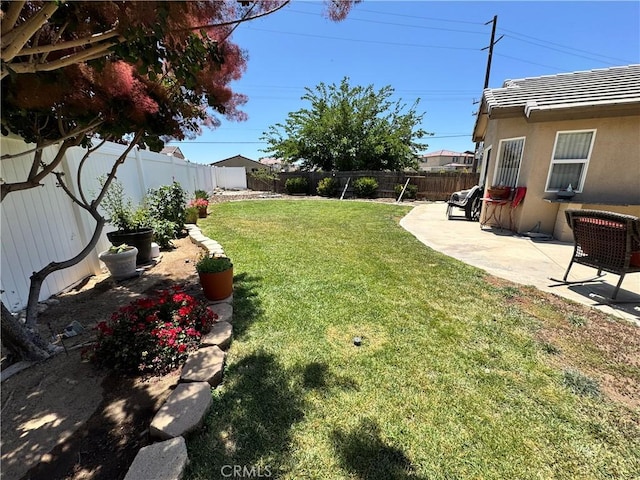 8925 Fallbrook Ct, Hesperia, CA 92344 - fenced backyard with a patio