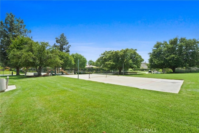 9406 Glenaire Ct, Rancho Cucamonga, CA 91730 - view of community featuring a lawn