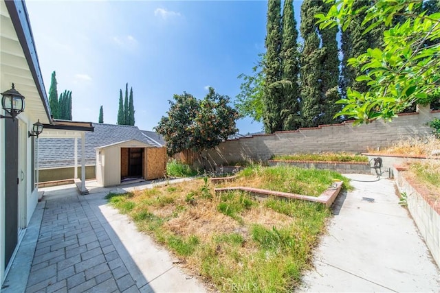 2035 Las Colinas Ave, Los Angeles, CA 90041 - view of fenced backyard
