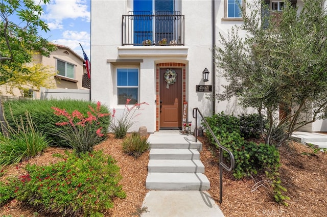 45445 Calle Cirros, Temecula, CA 92592 - entrance to property featuring stucco siding and a balcony