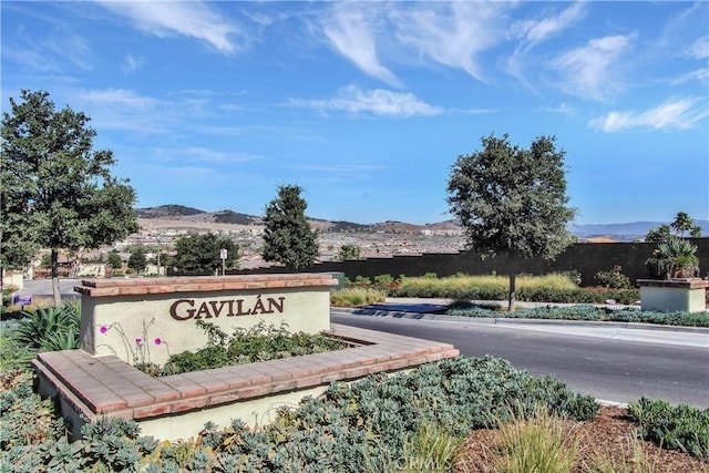 112 Cerrero Ct, Rancho Mission Viejo, CA 92694 - community / neighborhood sign featuring a mountain view