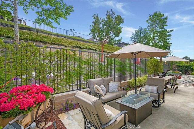 112 Cerrero Ct, Rancho Mission Viejo, CA 92694 - view of patio featuring an outdoor living space with a fire pit