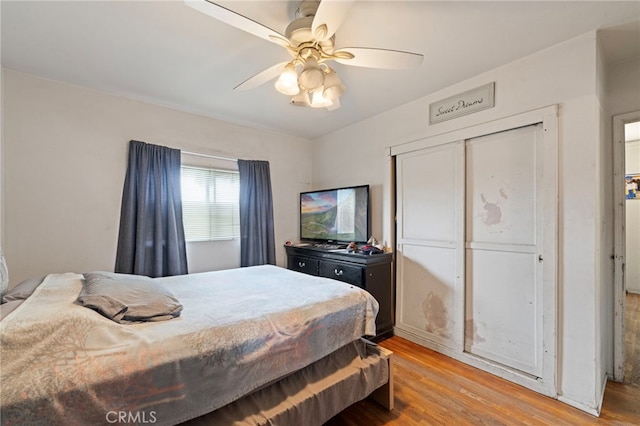 6532 Bonnie Vale Ave, Pico Rivera, CA 90660 - bedroom featuring light wood finished floors, ceiling fan, and a closet