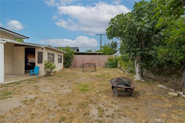6532 Bonnie Vale Ave, Pico Rivera, CA 90660 - view of yard featuring an outdoor fire pit