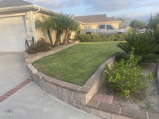 312 Rhodes Ct, Fillmore, CA 93015 - view of front of property featuring a front yard, stucco siding, and an attached garage