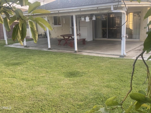 312 Rhodes Ct, Fillmore, CA 93015 - back of house with a patio, a yard, roof with shingles, and stucco siding