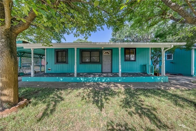 14410 Walnut Ave, Clearlake, CA 95422 - view of front of home with a porch and a front yard