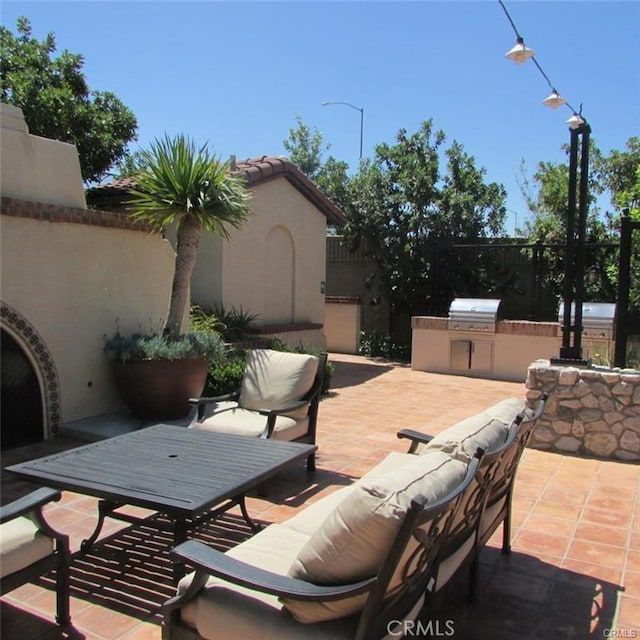 908 Grove Ct, Claremont, CA 91711 - view of patio / terrace