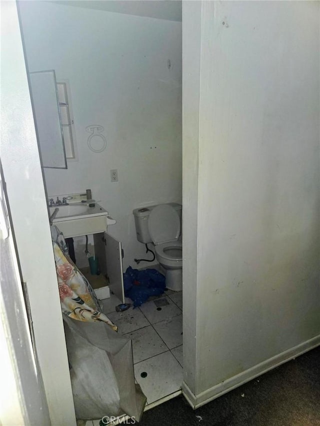 500 E Longden Ave, Arcadia, CA 91006 - half bath with toilet and a sink